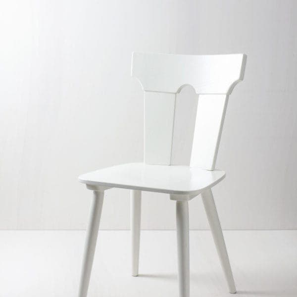 white wooden chairs and dinner tables for rent