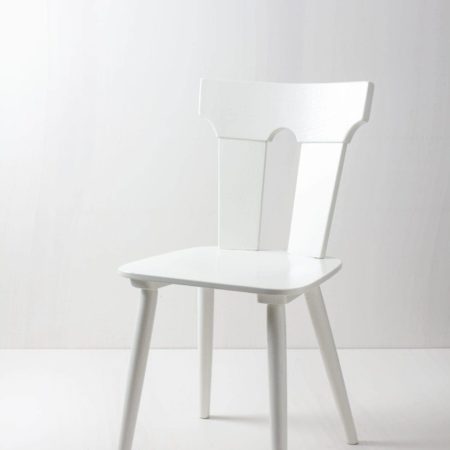 weiße Holzstühle für Tisch und Tafel mieten