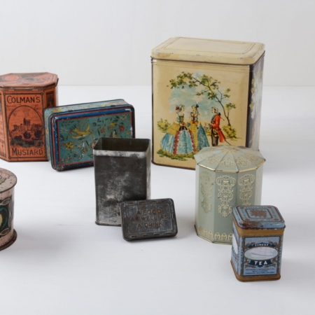 Tin Cans Claudio Mismatching | Would you like to rent several different vintage tin cans? You can combine various tin cans with each other and design a room with attention to every detail in a mismatching look. | gotvintage Rental & Event Design