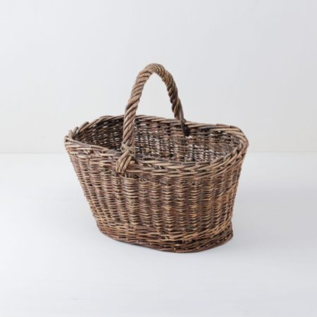 Basket Angelo | Vintage rattan basket Angelo is versatile. Whether decorating, placing or, for example, offering bread on the buffet table - Angelo basket is rented by our customers for a wide range of purposes and events. | gotvintage Rental & Event Design