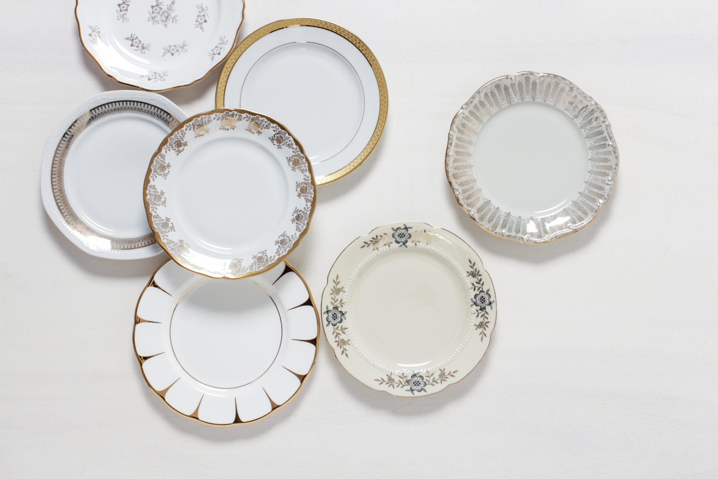 Dessert Plate Margarita Gold Mismatching | The Margarita dessert plate series consists of chic vintage plates. The plates are made of white or ivory-coloured porcelain and decorated with wonderful gold decorations.The combination of golden, playful patterns and elegant lines make this series so special.Whether in a comfortable armchair, at an entertaining wedding party, at a long party table or outside in the shade during a birthday - the Margarita cake plates give a harmonious picture everywhere. | gotvintage Rental & Event Design