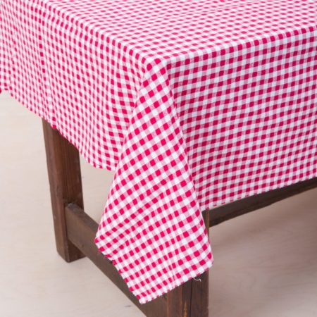 Tablecloth Loma | With its red and white checked pattern with little hearts in the middle, this pretty tablecloth is a good fit just about anywhere. By putting several together, a long table can be transformed into a happy table for celebrating with friends and family. Many individual, small tables with romantic checkered ceilings create a harmonious bistro atmosphere.Perfect for finalising the table setting are our vintage tableware, Antonia silver cutlery and Patricia vintage glasses. All series are mismatched, but together they create a unique decoration in the truest sense of the word.Tablecloth per meter, not B1 certified. Without cleaning costs. | gotvintage Rental & Event Design