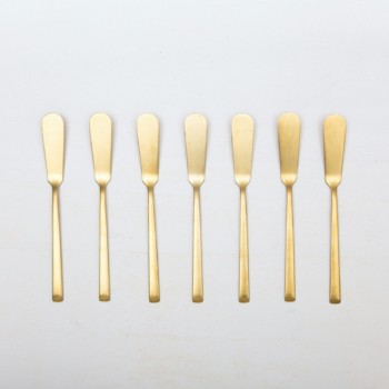 Butter Knife Ines Cutlery Gold Matt | With the cutlery series Ines we rent out wonderful, matt-gold stainless steel cutlery. The cutlery has a wonderful haptic and looks equally good for different types of events. Whether on a colourful table setting combined with strong colours, an elegant, minimalistic wedding or a stylish business dinner - our matt gold cutlery Ines is an excellent choice for your event.A butter knife should not be missing in a multi-course menu. Hire the butter shovel Ines in addition to the golden cutlery sets to impress your guests .Matching the matt gold butter knives Ines we also offer cutlery for starters, main course, dessert, bread plates with gold rim and vintage tableware for rent. | gotvintage Rental & Event Design