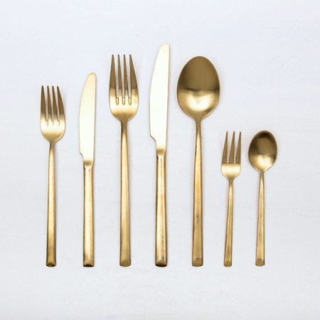 Cutlery Set Ines Gold Matte 7-pieces | With the cutlery series Ines we rent out wonderful, matt-gold stainless steel cutlery. The cutlery has a wonderful haptic and looks equally good for different types of events. Whether on a colourful table setting combined with strong colours, an elegant, minimalistic wedding or a stylish business dinner - our matt gold cutlery Ines is an excellent choice for your event.The assembled set of rental cutlery contains a starter and dinner fork, starter and dinner knife, a table spoon, a cake fork and a teaspoon.Impress your guests, rent the 7 piece golden cutlery sets Ines and combine it with our vintage tableware.Matching the matt gold cutlery set Ines, we also offer teaspoons, cake shovels, serving spoons, butter shovels and vintage stemware for rent. | gotvintage Rental & Event Design