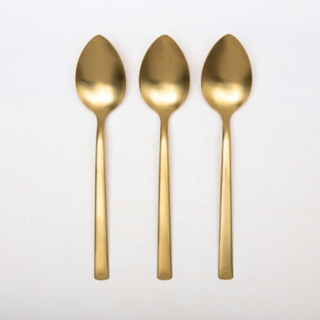 Serving Spoon Ines Cutlery Gold Matt | With the cutlery series Ines we rent out wonderful, matt-gold stainless steel cutlery. The cutlery has a wonderful haptic and looks equally good for different types of events. Whether on a colourful table setting combined with strong colours, an elegant, minimalistic wedding or a stylish business dinner - our matt gold cutlery Ines is an excellent choice for your event.Hire the serving spoons Ines, in addition to the golden cutlery, to thrill your guests.Matching the matt golden serving spoons Ines we also offer vintage tableware and vintage serving bowls for rent. | gotvintage Rental & Event Design