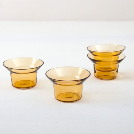 Tealight Holder Camara Amber Glass | We rent out numerous simple tealight holders made of beautiful amber glass. You would have to order the corresponding tealights separately from us. Alternatively you can use the tealight holders for small flowers. The holders have a diameter of 39 mm. | gotvintage Rental & Event Design