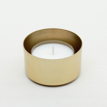 Tealight Holder Elisa Brass | The gold matt brass tealight holder can be ideally combined with our vases of the same series in different colors and sizes for a modern touch. We rent the tealight holder Elisa without candles. You can order the corresponding tea lights separately from us. | gotvintage Rental & Event Design