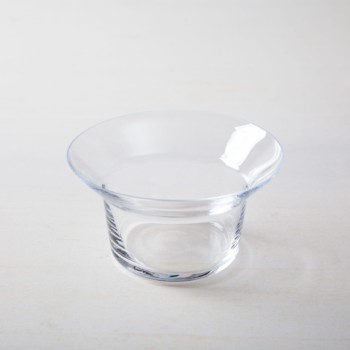 Tealight Holder Vera Glass | We rent out numerous simple glass tealight holders. You would have to order the corresponding tealights separately. Alternatively you can use the tealight holders for small flowers. The holders have a diameter of 39 mm. | gotvintage Rental & Event Design