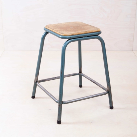 Mullca metal stool Gaston Cavaillon in industrial look for hire Berlin