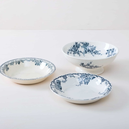 Serving Bowl Santos Blau Mismatching | Dining together at a long table is an important part of the celebration. Family style lunches or dinners are especially cosy when the food is served in steaming bowls. The suitable serving bowls are made of white French porcelain with delicate blue patterns. Matching the serving bowls we also offer other gorgeous vintage porcelain and silver cutlery for the perfect table setting. | gotvintage Rental & Event Design
