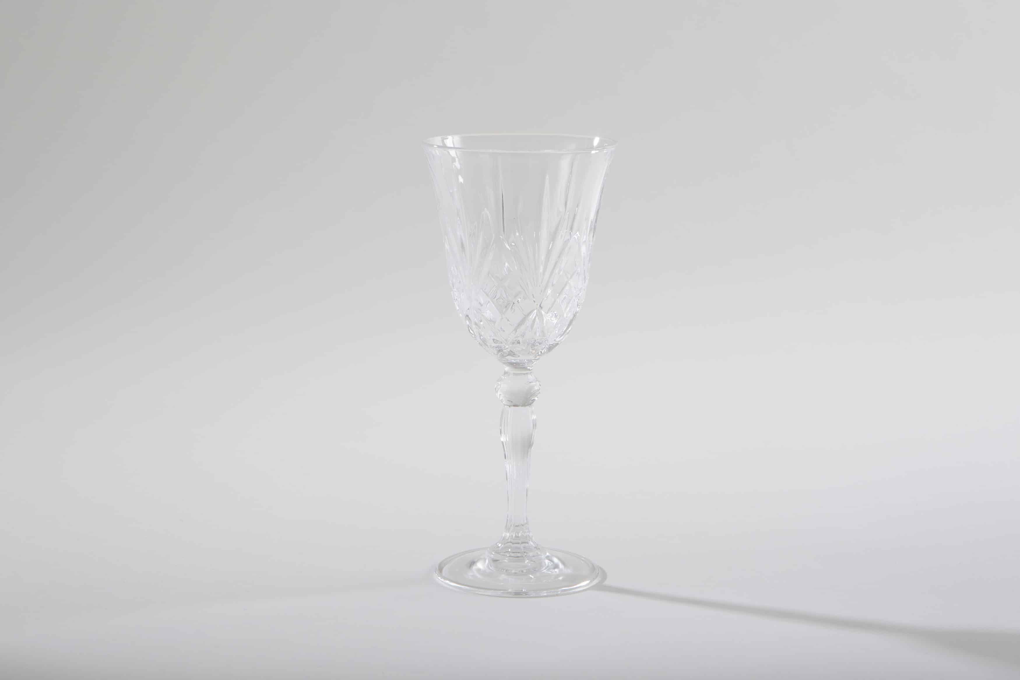 Weißweinglas im Retrostil. Kristallglas.