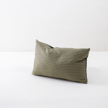 Pillow Roldan 30x45 | The three pollows of the Roland series are small, soft pillows with a cotton surface. The pillows look great when three of them are placed on a sofa, distributed on armchairs or combined with different colours and patterns. | gotvintage Rental & Event Design