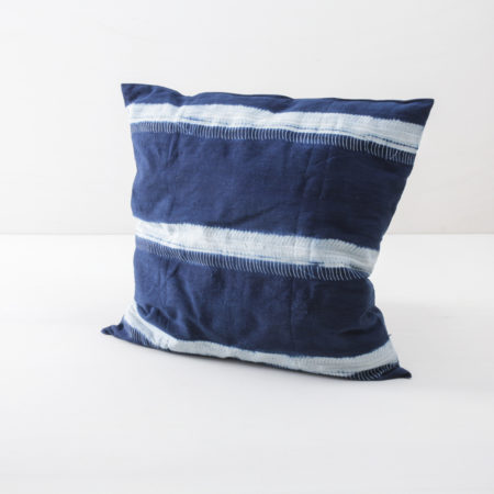 Pillow Walter Indigo 50x50 | The Walter cotton pillows are from Guinea. The pillows are hand woven, hand dyed in indigo blue and square. The Indigo pillows are perfect for decorating lounge, picnic and garden parties.We also rent out other pillows, blankets and mattresses to match the Walter pillows. | gotvintage Rental & Event Design