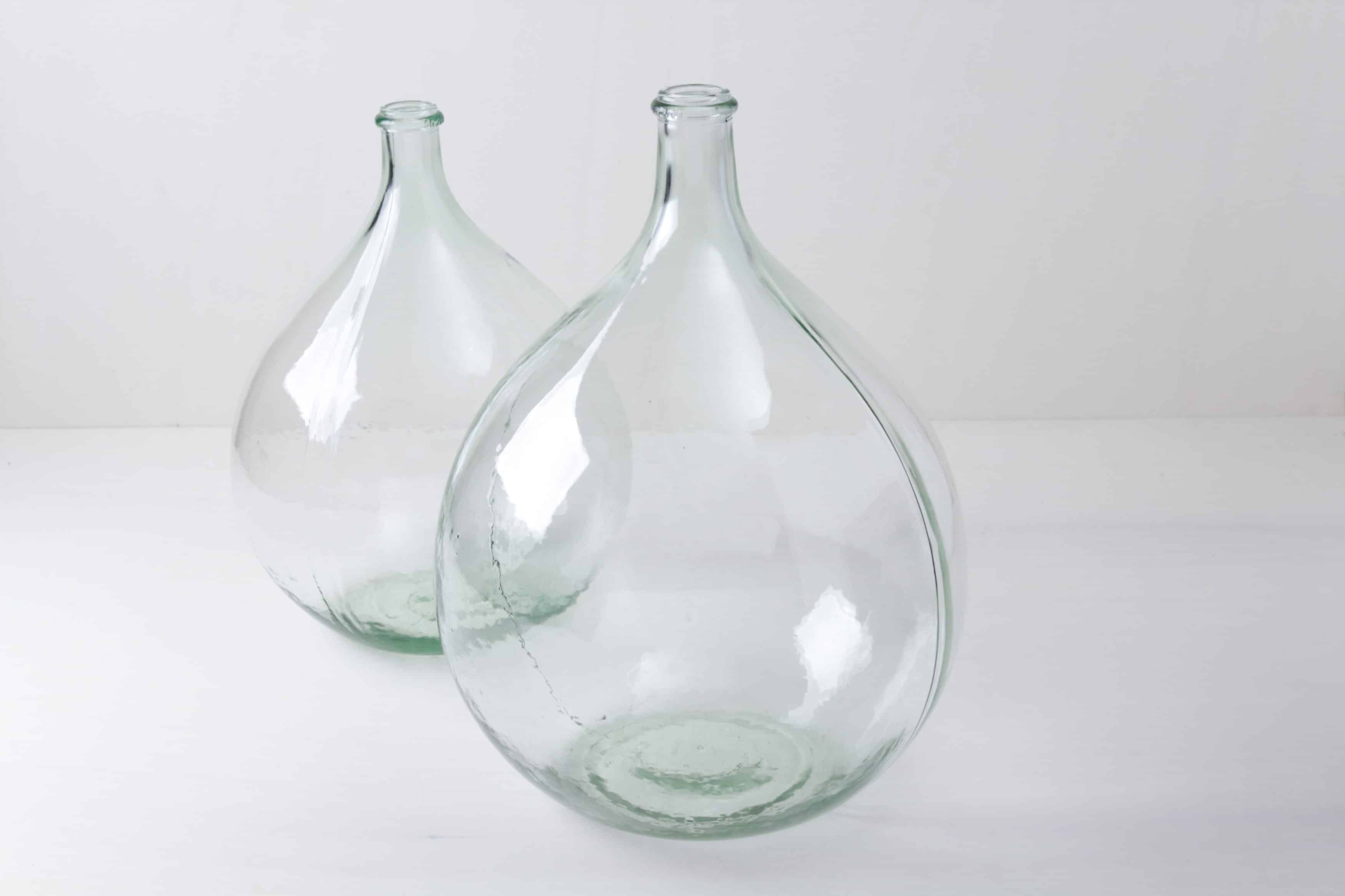  | The demijohn Aurelia is wonderfully decorative. The beautiful large vintage glass balloon is often rented for decorating or designing. Equipped with a large flower, it creates a fantastic picture. | 